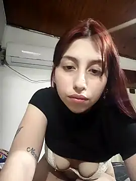 Snapshot of camilabunnyxxx chatting on December 4, 2024, 3:15 am camilabunnyxxx online show from December 4, 2024, 3:15 am