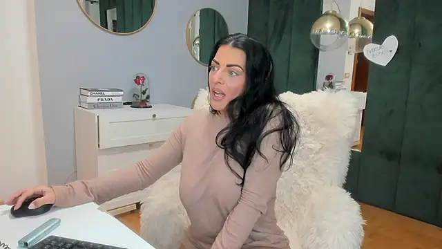 ElisaBaxter online show from November 2, 2025, 6:05 am