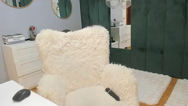 ElisaBaxter online show from March 3, 2026, 5:13 am