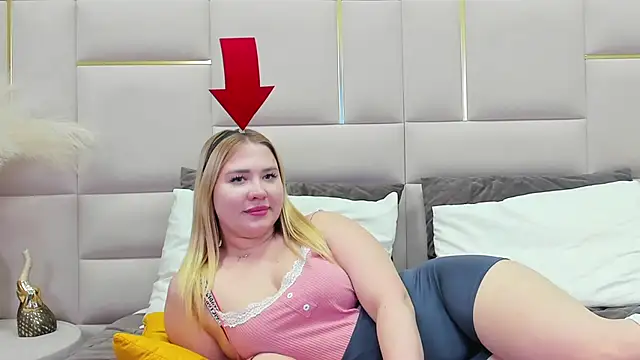 Snapshot of LunaHouston chatting on March 12, 2025, 1:25 am LunaHouston online show from March 12, 2025, 1:25 am