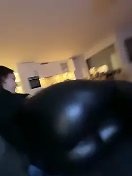 TheCinderella online show from November 17, 2025, 4:46 pm