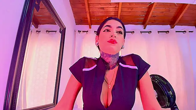 danna berlin  online show from February 17, 2025, 7:21 pm