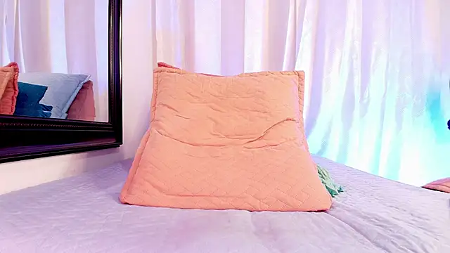 danna berlin  online show from February 18, 2025, 10:25 pm