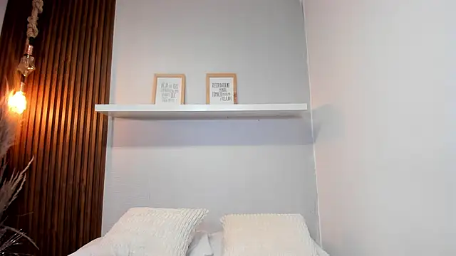 LANA-JONNES online show from March 29, 2026, 12:43 am