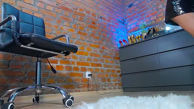 Snapshot of MistressMilana chatting on February 8, 2025, 12:17 pm MistressMilana online show from February 8, 2025, 12:17 pm