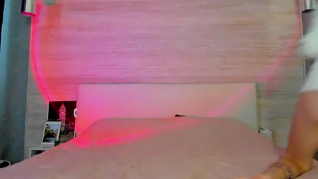 molly hunt  online show from February 3, 2026, 5:05 am