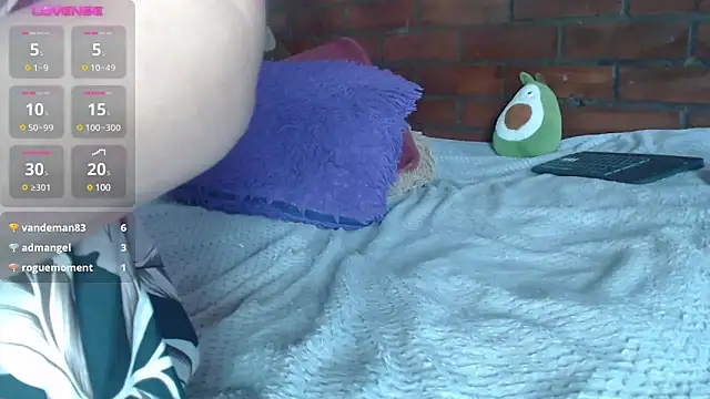 Snapshot of LIila28six chatting on February 22, 2025, 3:47 pm LIila28six online show from February 22, 2025, 3:47 pm