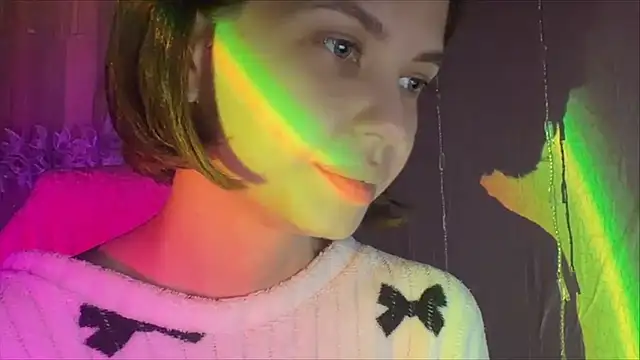 MiraPics online show from April 4, 2026, 9:45 pm