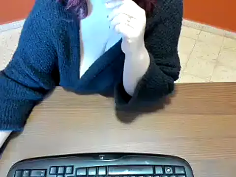 NikkiHolland online show from February 7, 2025, 9:05 am