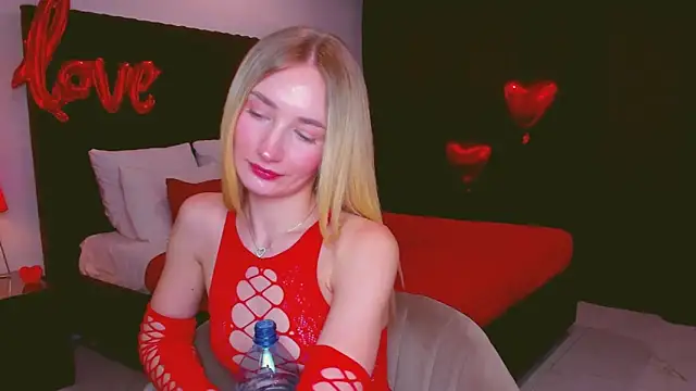 bella  rose online show from February 17, 2025, 9:24 am