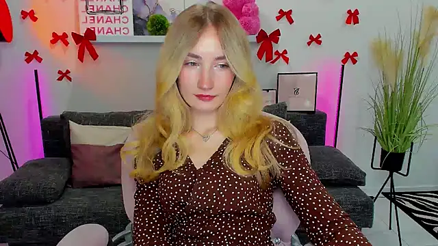 bella  rose online show from February 18, 2025, 4:16 pm