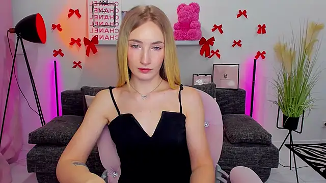 bella  rose online show from February 21, 2025, 6:07 am