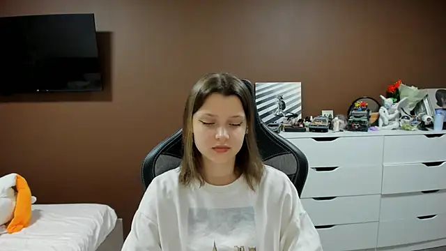 SoniNesti online show from March 25, 2026, 2:12 pm