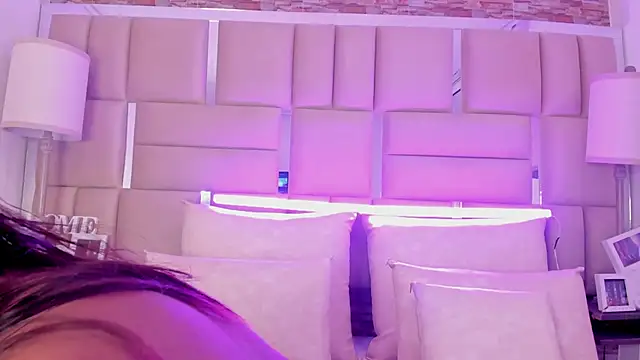 ShaniaBrownn online show from September 12, 2025, 7:36 pm