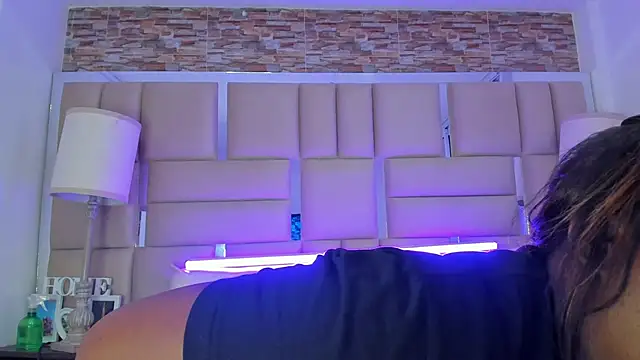 ShaniaBrownn online show from October 10, 2025, 7:57 pm