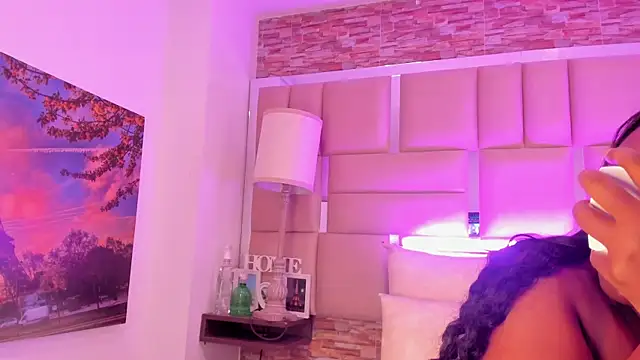 ShaniaBrownn online show from November 21, 2025, 7:56 pm