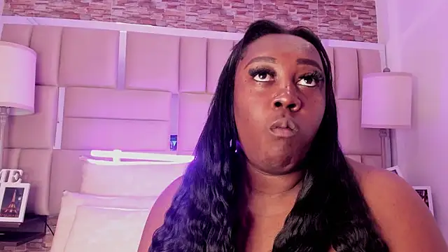 ShaniaBrownn online show from December 17, 2025, 7:53 pm