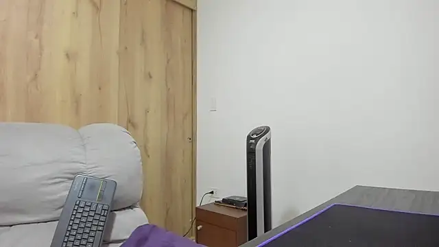 xspecialoomx online show from November 8, 2025, 12:49 pm