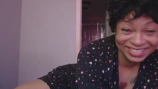 MSweetLindaParks online show from October 15, 2025, 12:16 pm