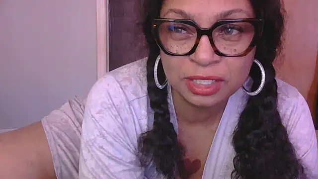 MSweetLindaParks online show from December 21, 2025, 6:04 pm