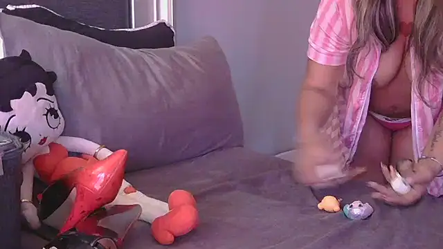 MSweetLindaParks online show from January 16, 2026, 2:43 pm