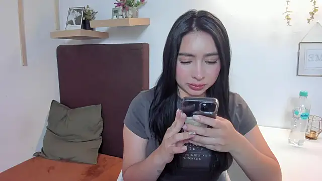 isabella jade online show from February 4, 2025, 4:18 pm