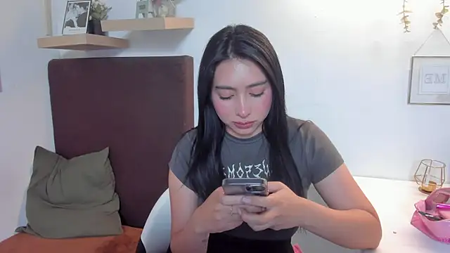 isabella jade online show from February 4, 2025, 10:24 pm