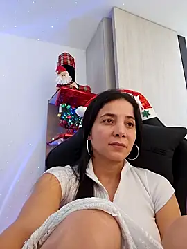 miaeyes online show from December 17, 2024, 4:43 pm