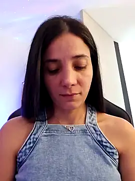 miaeyes online show from December 31, 2024, 4:46 pm