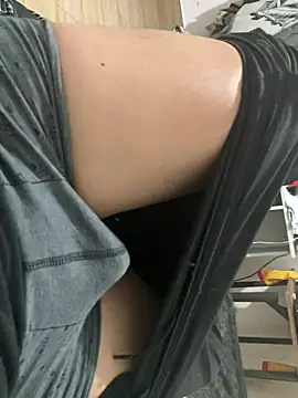 Snapshot of elvis0966 chatting on December 30, 2024, 4:42 am elvis0966 online show from December 30, 2024, 4:42 am