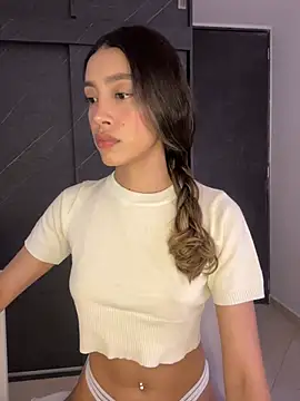 Snapshot of SelenaStone chatting on December 16, 2024, 11:28 pm SelenaStone online show from December 16, 2024, 11:28 pm