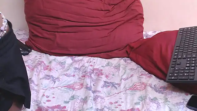 Snapshot of hottychubbygirl chatting on December 10, 2024, 9:01 am hottychubbygirl online show from December 10, 2024, 9:01 am