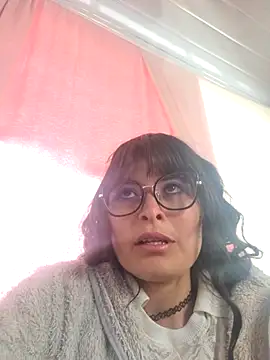 Alexandrasaenz online show from October 18, 2025, 2:29 pm