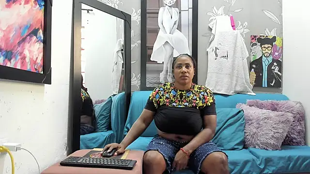 Karen Bis online show from January 14, 2026, 8:58 pm