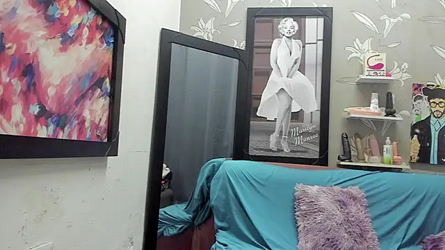 Karen Bis online show from April 13, 2026, 9:20 pm