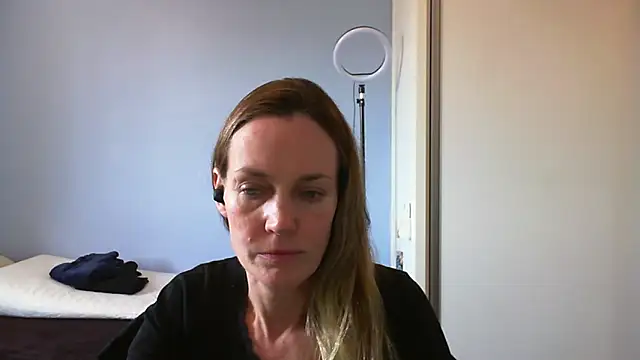 Annylove1 online show from November 12, 2025, 3:34 pm