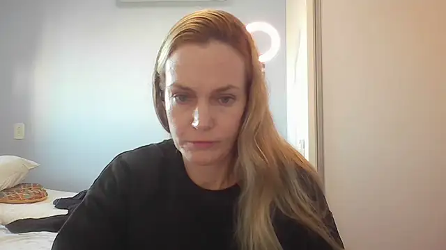 Annylove1 online show from June 5, 2026, 10:43 am