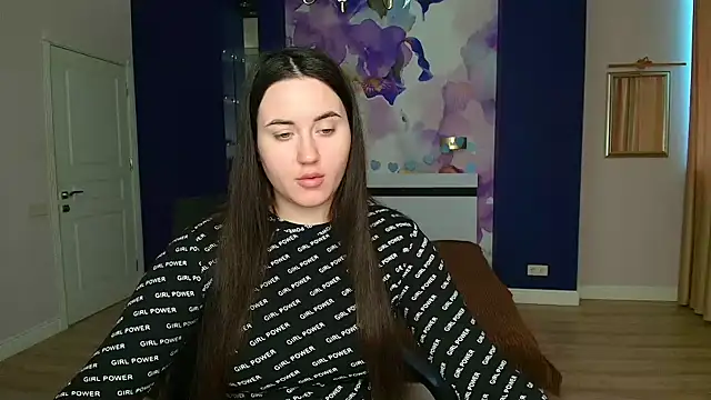 Roxie Bradley online show from February 6, 2025, 6:51 am