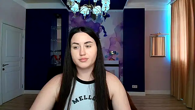 Roxie Bradley online show from February 10, 2025, 9:58 am