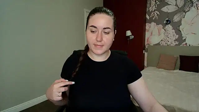 Roxie Bradley online show from May 13, 2026, 5:49 am