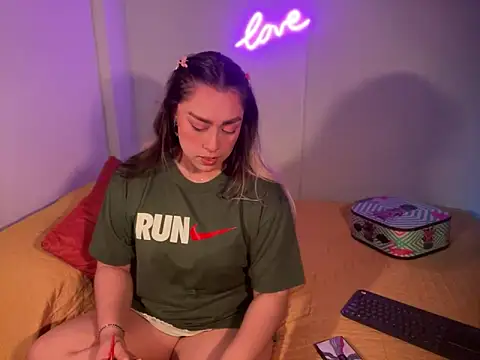 Im sophiie online show from January 26, 2025, 5:56 am