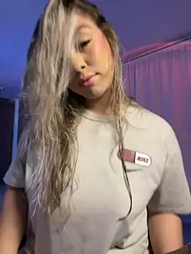 Im sophiie online show from September 26, 2025, 6:39 am