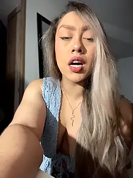 Snapshot of Im_sophiie chatting on February 21, 2026, 6:25 am Im sophiie online show from February 21, 2026, 6:25 am