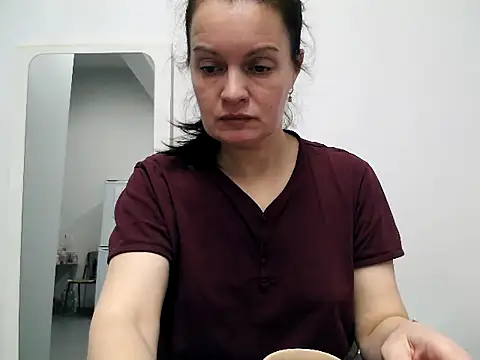 Snapshot of LoveNBloom chatting on December 14, 2024, 4:31 pm LoveNBloom online show from December 14, 2024, 4:31 pm