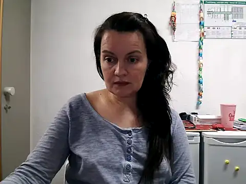 Snapshot of LoveNBloom chatting on February 19, 2025, 8:10 pm LoveNBloom online show from February 19, 2025, 8:10 pm