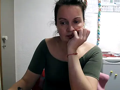 Snapshot of LoveNBloom chatting on February 21, 2025, 6:04 pm LoveNBloom online show from February 21, 2025, 6:04 pm