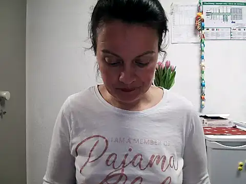 Snapshot of LoveNBloom chatting on March 22, 2025, 7:31 pm LoveNBloom online show from March 22, 2025, 7:31 pm