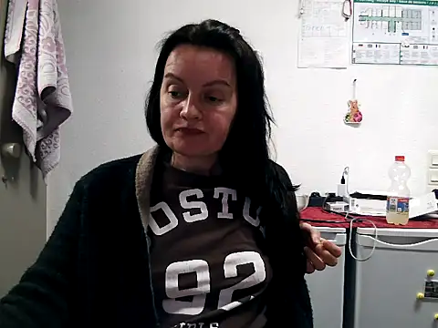 Snapshot of LoveNBloom chatting on March 15, 2026, 7:09 pm LoveNBloom online show from March 15, 2026, 7:09 pm