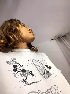  yisela  online show from October 19, 2025, 3:29 am