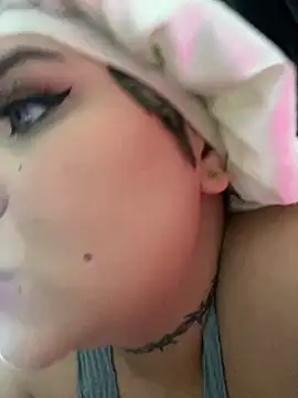 Snapshot of Laura_takint chatting on December 24, 2024, 7:33 pm Laura takint online show from December 24, 2024, 7:33 pm